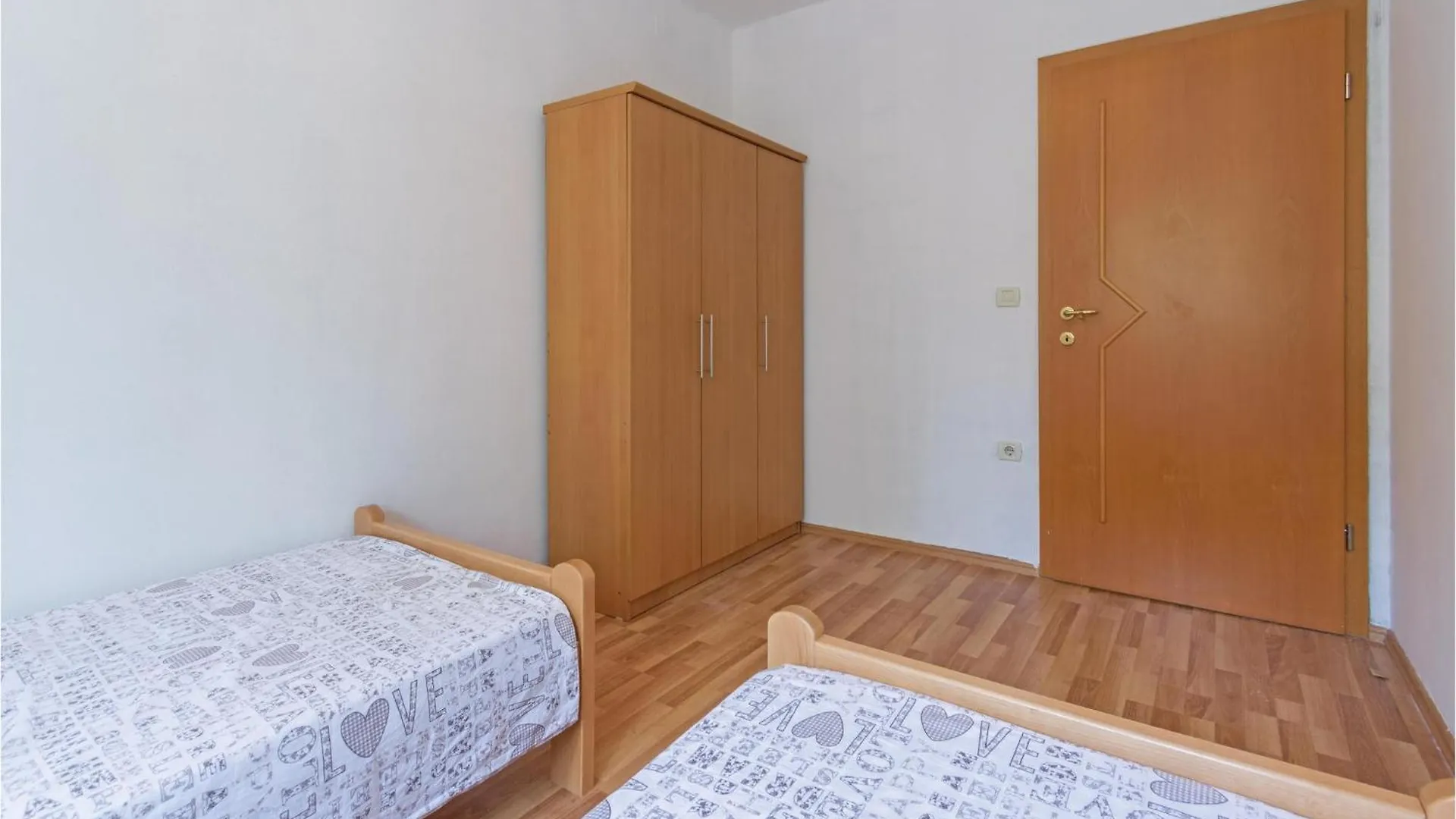 Amazing Apartment In Pula With Wifi 0*,  קרואטיה